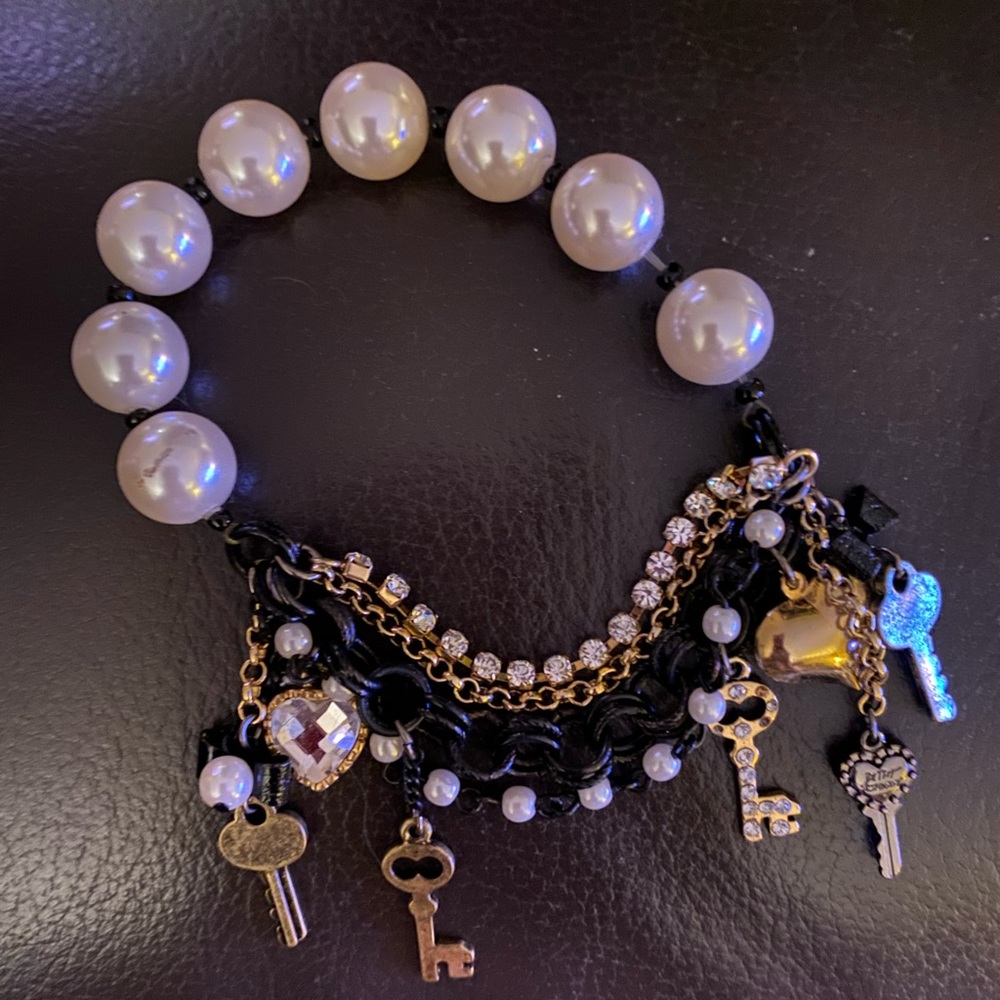 Pretty fashion bracelet (add on item)